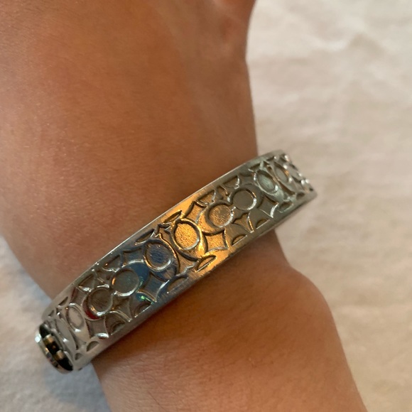 Coach Clasp Bracelet. - Picture 2 of 3